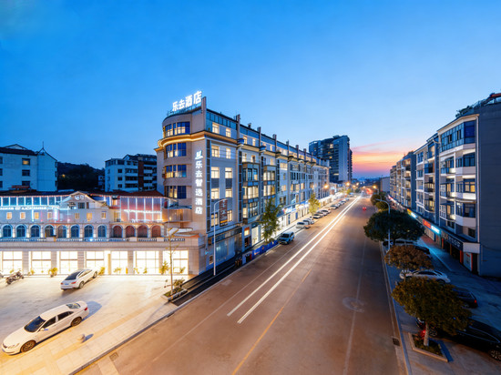 乐去智选酒店(广汉夜市高铁北站店)