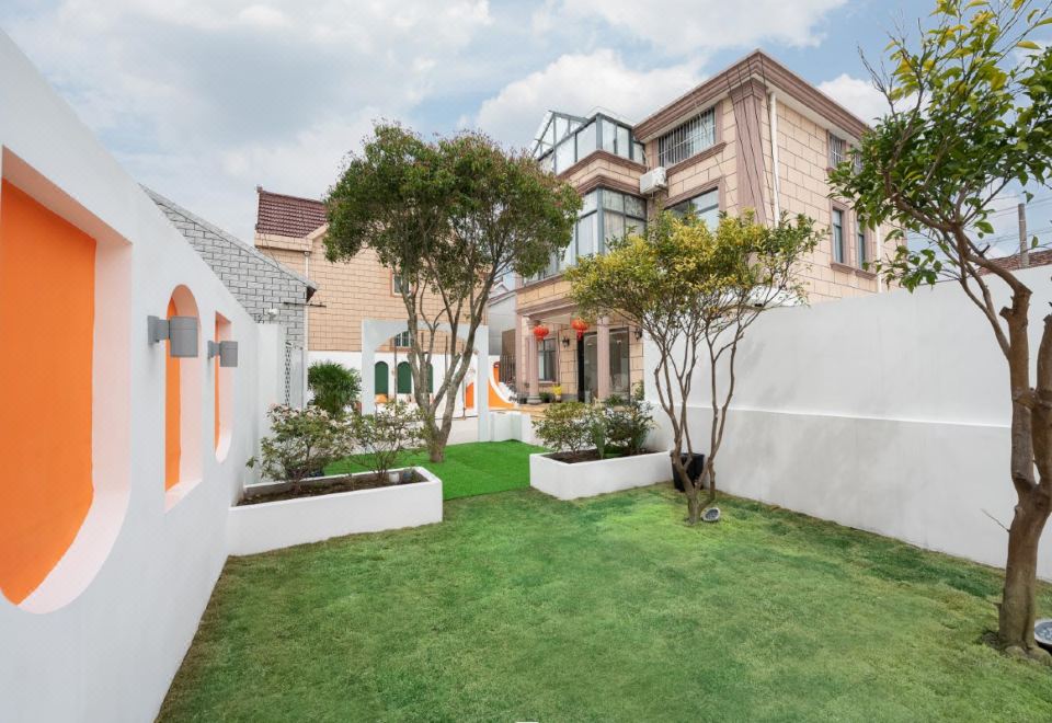 Muyanxi Hostel (Shanghai International Resort) Hotel Overview
