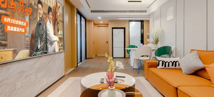 云町·精选极影套房公寓(成都建设路东郊记忆店)图片