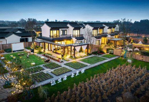 Mu Spring Resort Hotel Overview