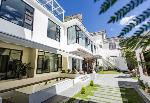 Dali Jiuju Cottage Designer Homestay (Erhai Huanhai West Road) Hotel Overview