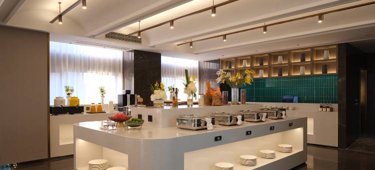柏唐·旗舰聆湖美景设计师酒店(九江八里湖店)图片