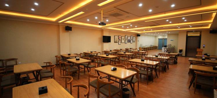 东方之星精品酒店(驻马店汽车客运东站店)图片