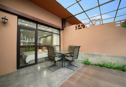 Phoenix Regalia Hotel (Chengdu Chunxi Road Taikoo Li Store)Hotel Overview