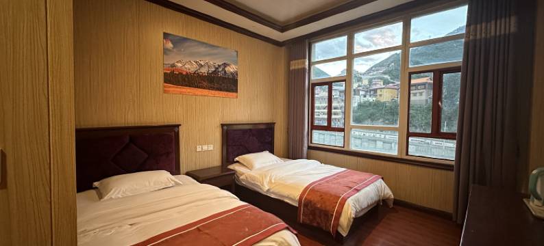 新龙雪域康巴红酒店图片