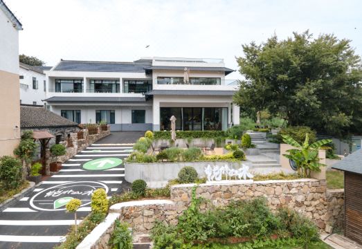 Yueban Shanshui Homestay (Nanjing Ginkgo Lake Paradise)Hotel Overview