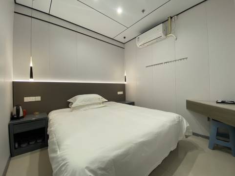 艾米时尚酒店(盐城高铁站店)