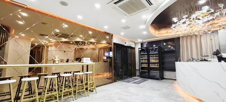 江畔里女子青年旅舍(长寿路地铁站店)图片