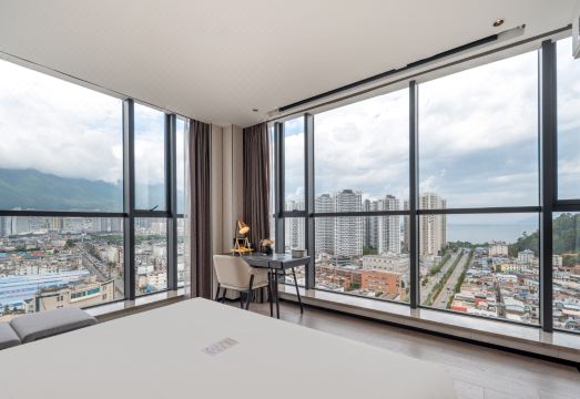 Dali High-speed railway station Erhai Park Atour Hotel Hotel Overview