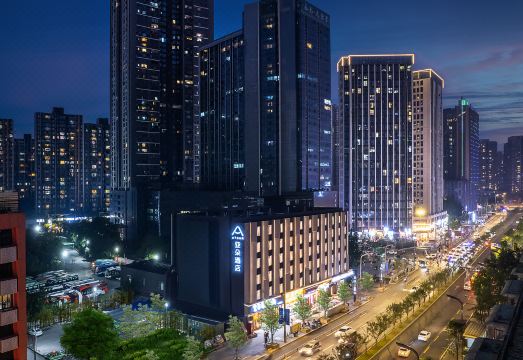 成都九眼桥牛王庙地铁站亚朵酒店外景图