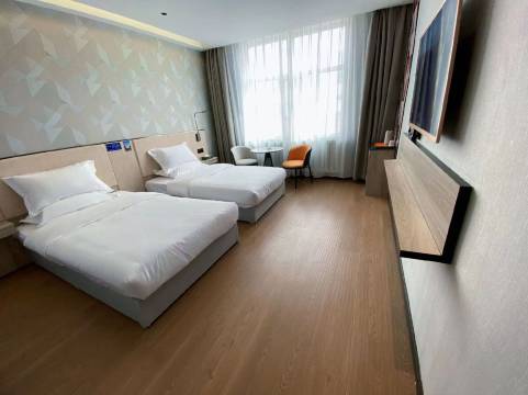 铂曼酒店(茫崖花土沟店)