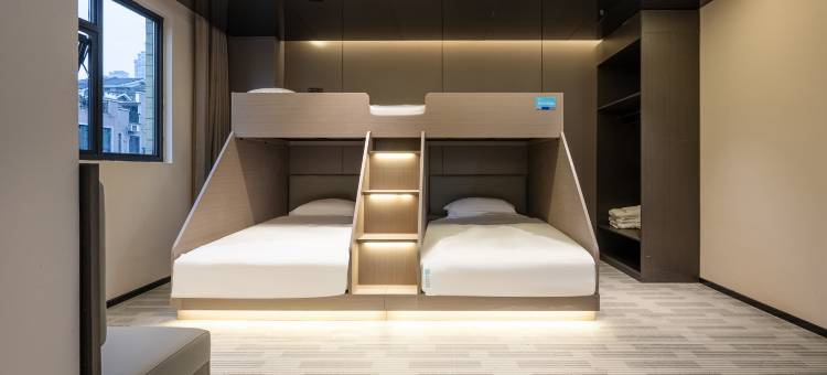 爱电竞酒店(崇州高铁站滨江路店)图片