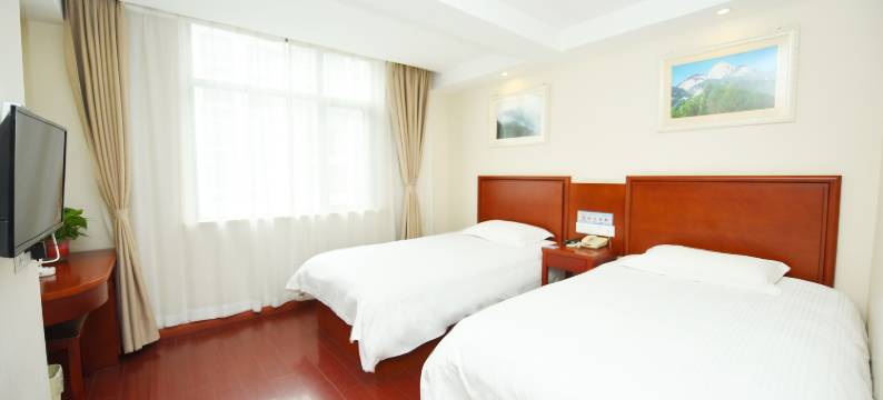 欧曼国际酒店(天堂寨店)图片