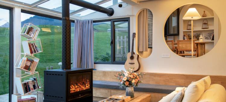 琼库什台春山颂月民宿图片