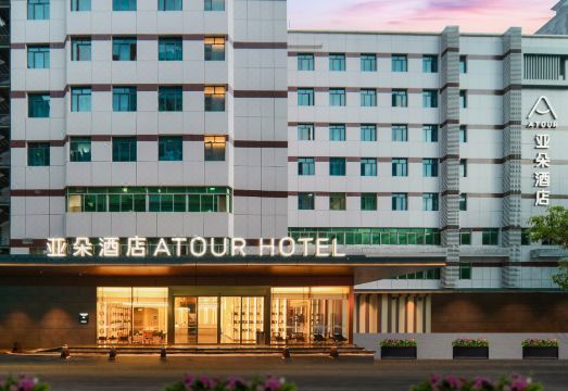 深圳海岸城购物中心南山地铁站亚朵酒店外景图