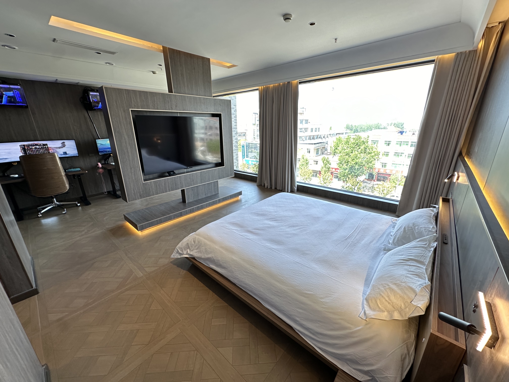 Manor Dorsett HotelOver view