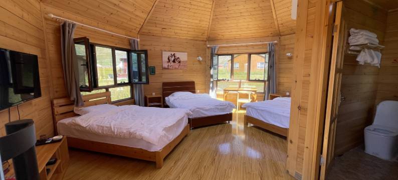 喀纳斯石人山庄图片