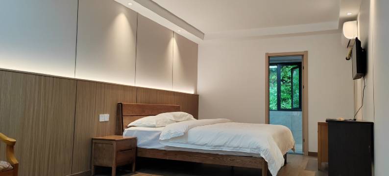 余姚四明山红叶山庄图片