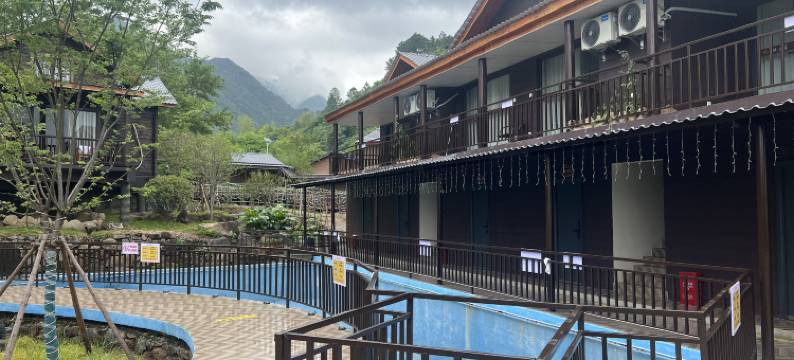 横峰东坡逸居图片