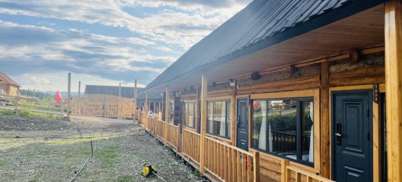 半坡山庄民宿(白哈巴景区店)图片