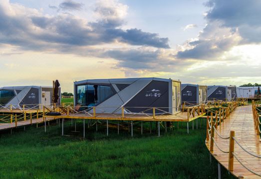昭苏山屿星空野奢营地外景图