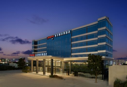 郑州新郑国际机场希尔顿欢朋酒店外景图