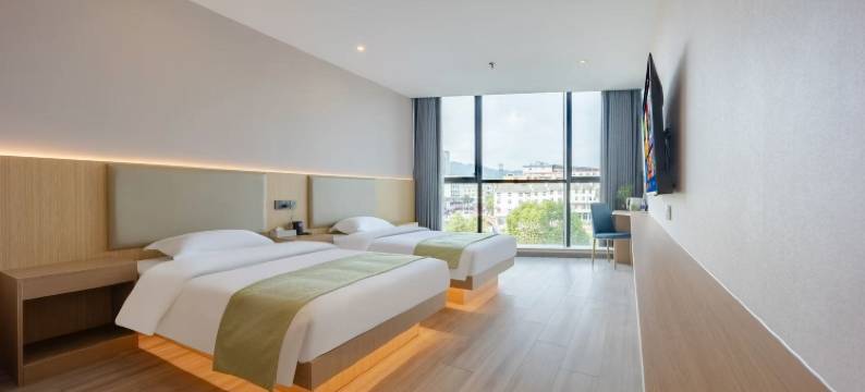 缤纷季节COLORFUL HOTEL商旅酒店(安庆岳西天鹅广场店)图片