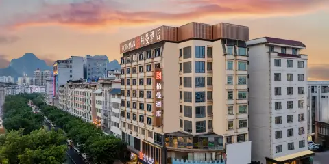 柏曼酒店(賀州市政廣場繽紛環球城店)