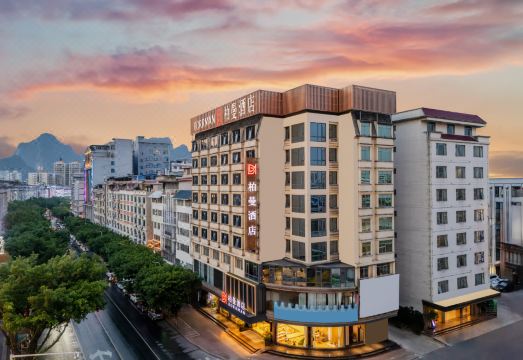 柏曼酒店（贺州市政广场缤纷环球城店）外景图