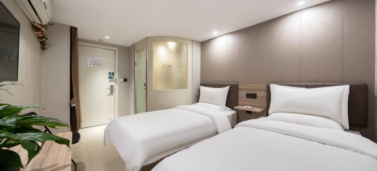 重庆•易佰｜WARMWIPEWHLBATHMERGEMNIMALMOD酒店(观音桥地铁站店)图片