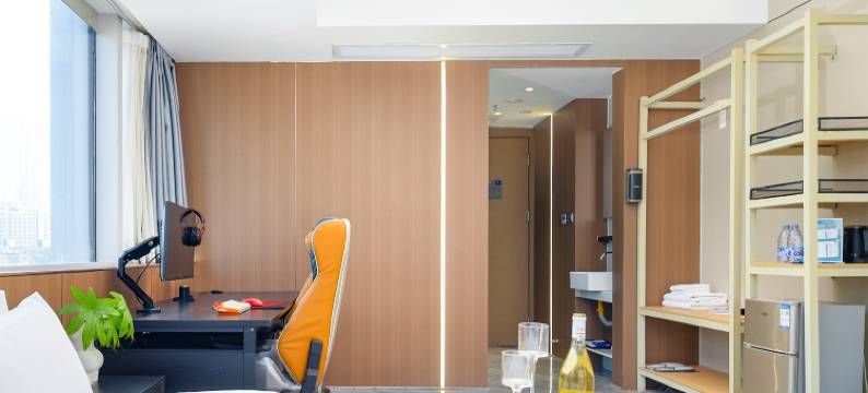 鲤白电竞酒店(长沙开福寺地铁站店)图片