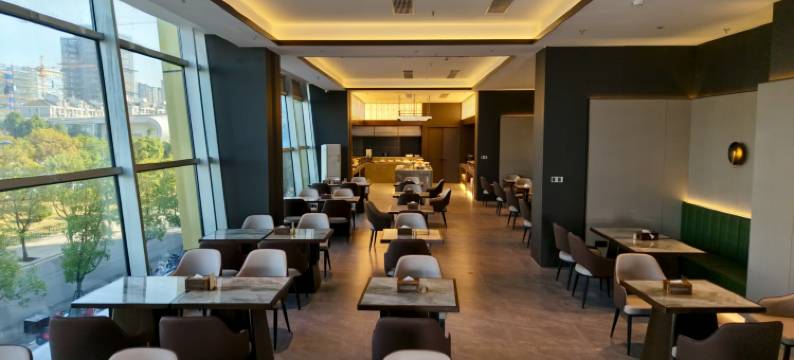 世鸿大酒店(宁德站店)图片