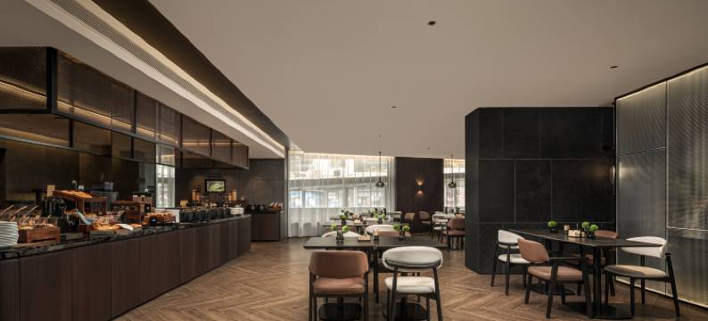 桂林阳朔西街城中城亚朵酒店图片