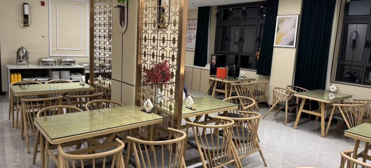 和静龙瑞豪廷酒店(新客运站店)图片