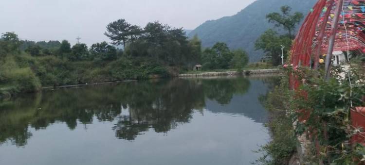 延安窑洞山庄图片