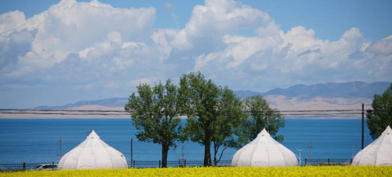 青海湖呷布哒野奢露营民宿图片