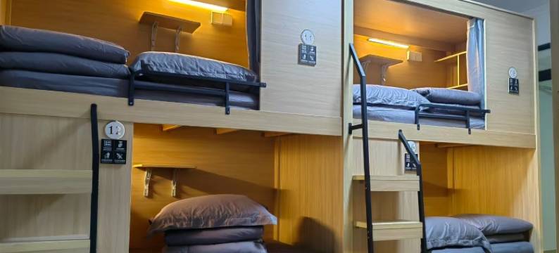 沈阳那年太空舱台球青年旅舍(瀚都国际店)图片