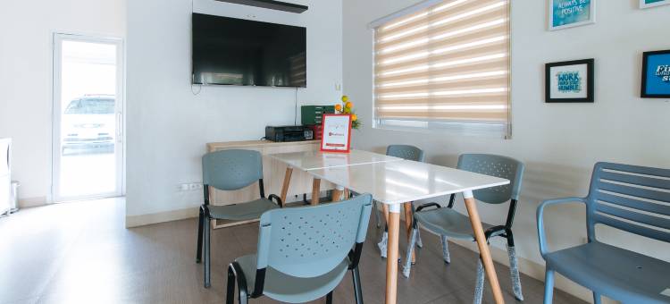 红多兹普拉斯酒店 @ 阿尔皮纳高地帕拉尼亚克(RedDoorz Plus @ Alpina Heights Paranaque)图片