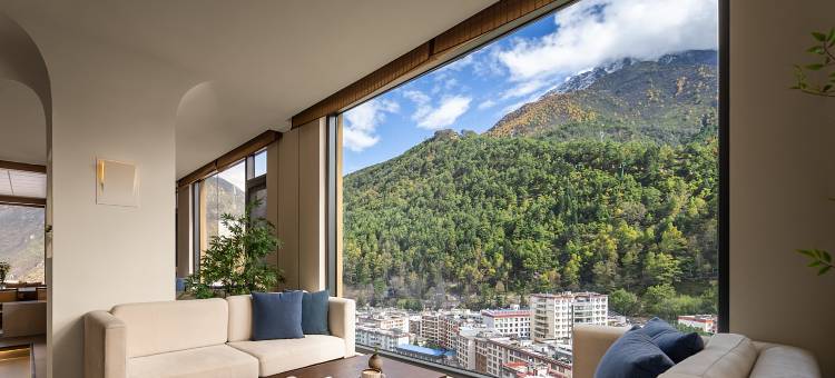 看山是山·隐奢·悬崖观景民宿(康定情歌广场店)图片