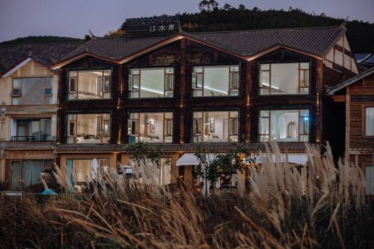 汀水岸丨圣托里尼日落湖景花园设计师度假酒店(泸沽湖店)图片