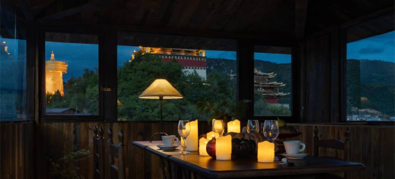 香格里拉璞云悬山LIFE民宿(独克宗古城大佛寺转经筒店)图片