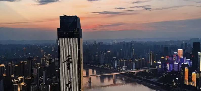 IU酒店(重庆观音桥步行街轻轨站店)图片