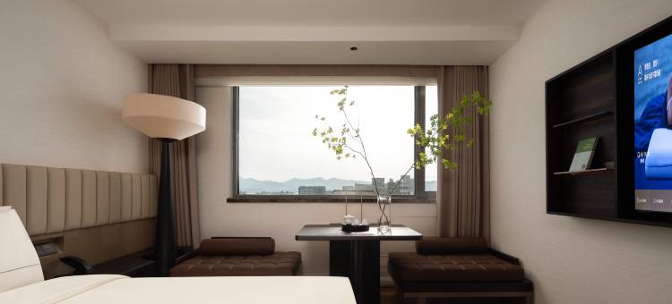 杭州西湖湖滨解放路亚朵S酒店图片