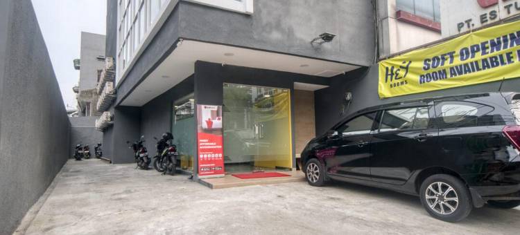 红多兹Plus酒店@希登缇姆尔(RedDoorz Plus @ Cideng Timur)图片