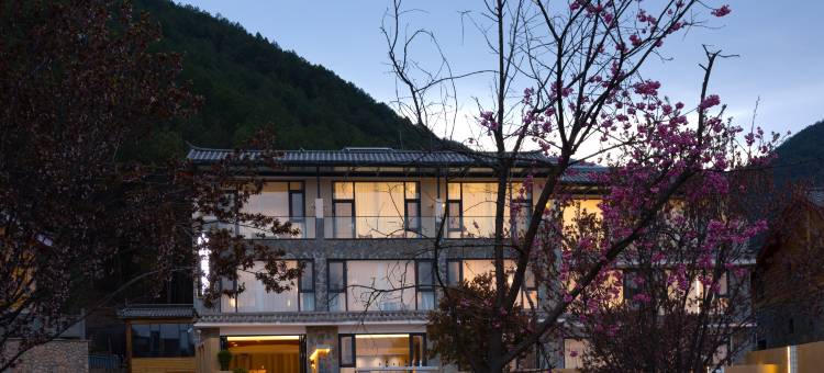 泸沽湖山屿湖景度假酒店(大落水店)图片