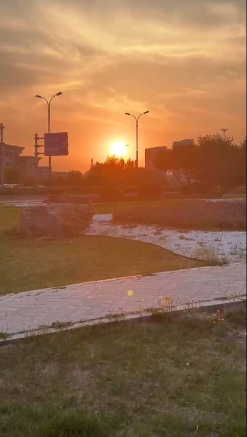 锦颐X酒店(呼和浩特东站丝绸大道地铁站店)图片