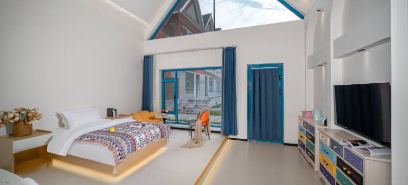 云里设计师度假美宿(特克斯八卦城店)图片