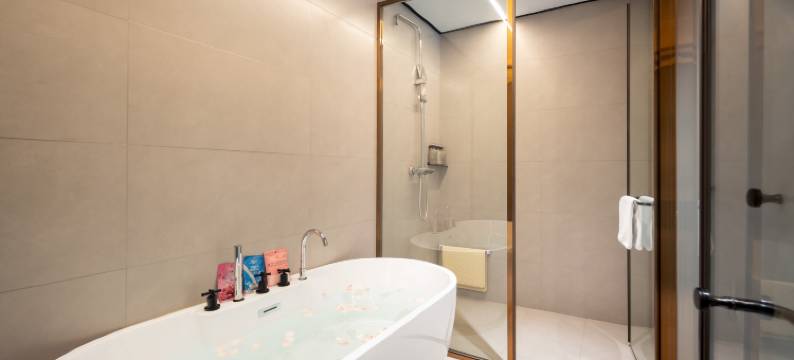 季朵酒店(青年大街地铁站中街步行街店)图片