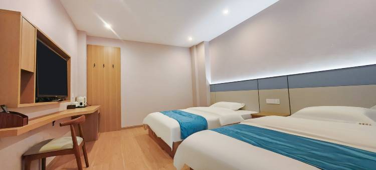 鼎苒时光酒店(白玉县店)图片