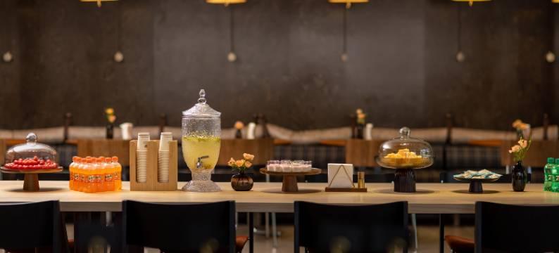 曼居酒店(武昌站洪山广场地铁站店)图片